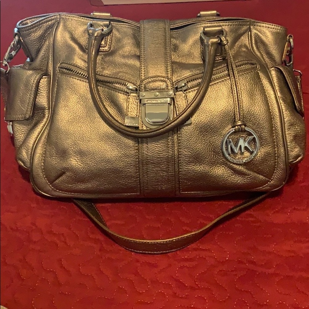 A Michael Kors Bronze handbag. 👜 ✨❤️